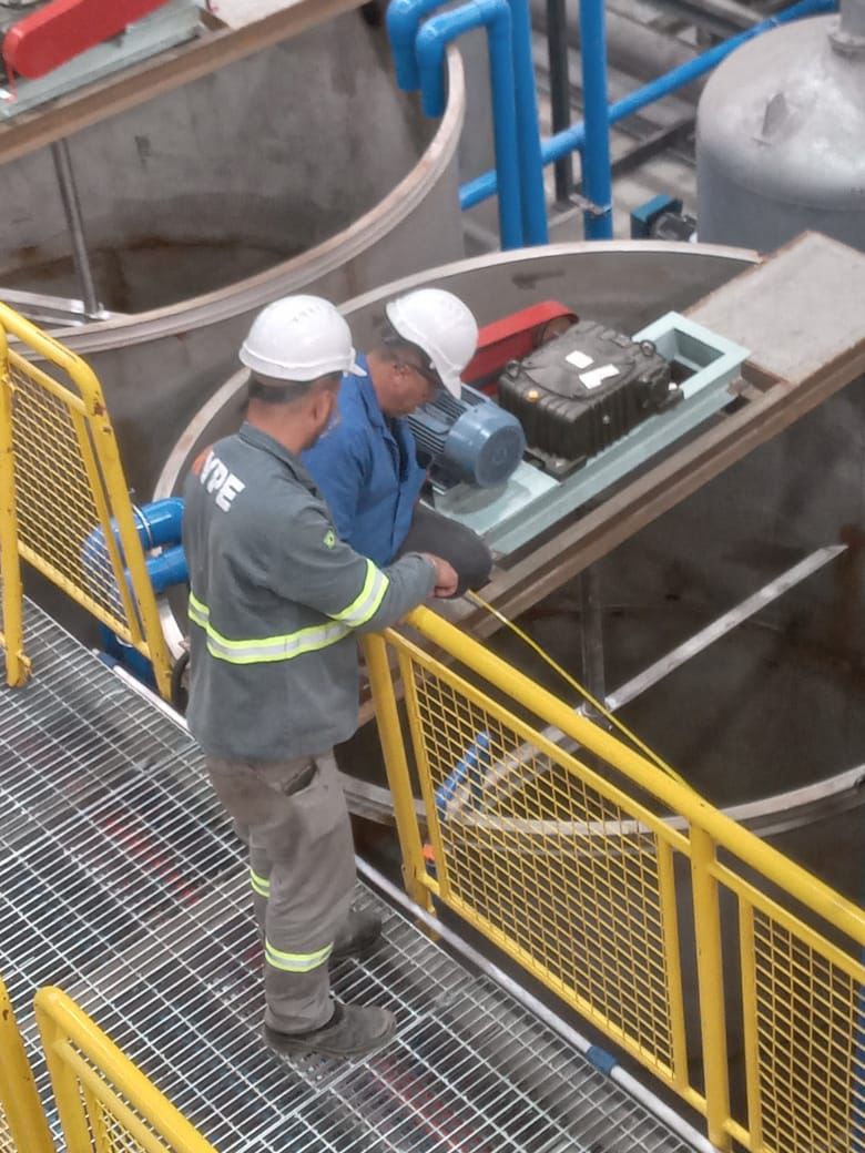 Trabalhadores da Jato Forte em manutenção